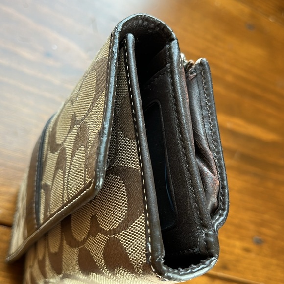 Coach Signature Trifold Wallet - Picture 14 of 16